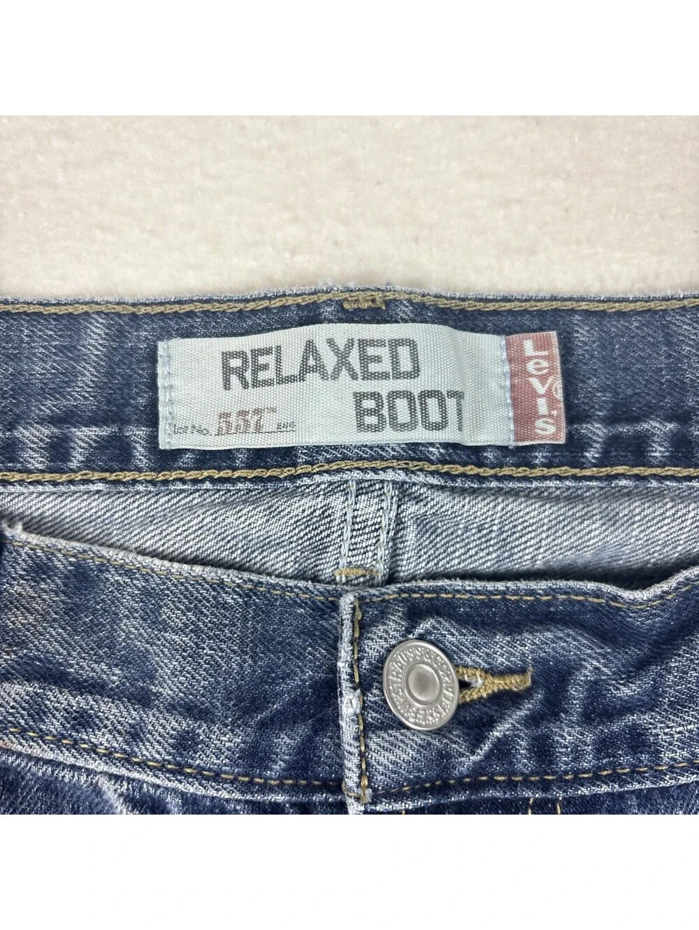 Vintage Levi's 557 Jeans Mens 34x32 Blue Relaxed Boot Denim Y2K Whiskers Faded